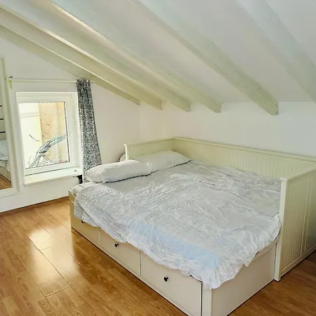 Cozy Beachside Retreat