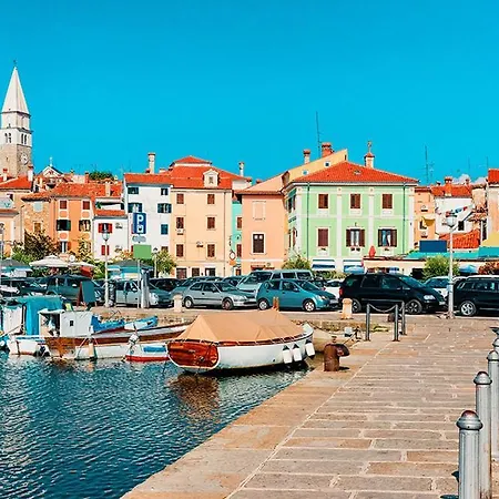 Cozy Beachside Retreat Daire Izola