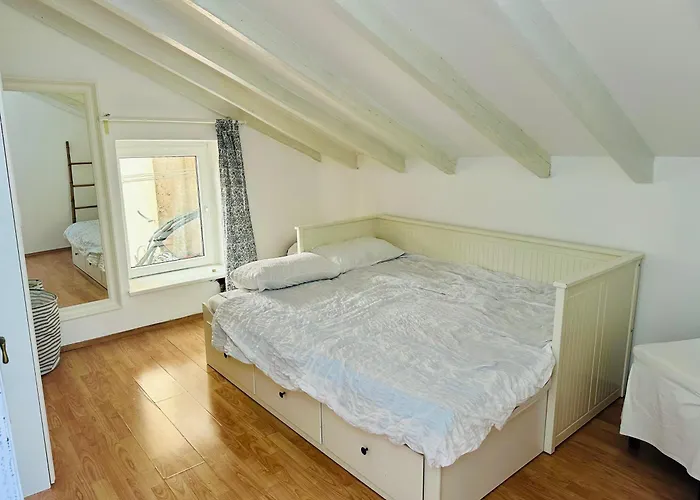 Cozy Beachside Retreat